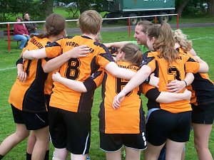 Premiere im Feldhandball