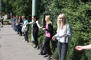 B&uuml;cherkette zum Umzug der Bibliothek