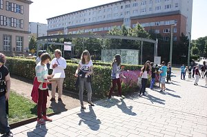 B&uuml;cherkette zum Umzug der Bibliothek