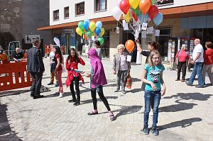 B&uuml;cherkette zum Umzug der Bibliothek