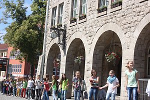 B&uuml;cherkette zum Umzug der Bibliothek