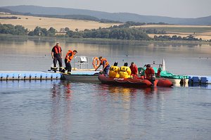 Gemeinsame Übung am Stausee