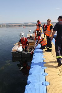 Gemeinsame Übung am Stausee