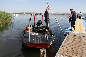 Gemeinsame Übung am Stausee