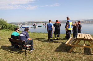 Gemeinsame Übung am Stausee