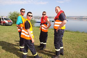 Gemeinsame Übung am Stausee