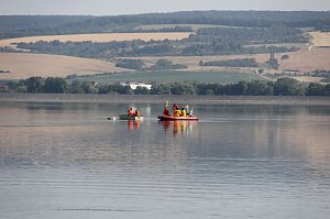 Gemeinsame Übung am Stausee