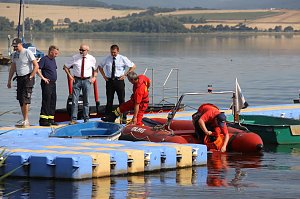 Gemeinsame Übung am Stausee