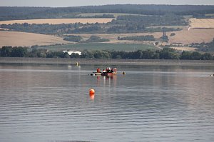 Gemeinsame Übung am Stausee
