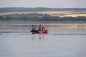 Gemeinsame Übung am Stausee