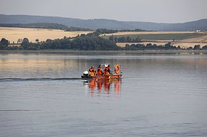 Gemeinsame Übung am Stausee