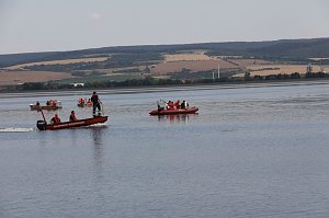 Gemeinsame Übung am Stausee