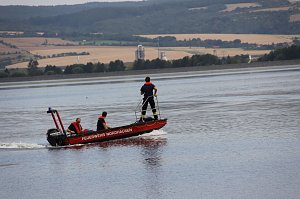 Gemeinsame Übung am Stausee