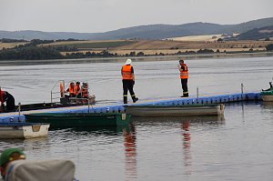 Gemeinsame Übung am Stausee