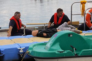 Gemeinsame Übung am Stausee