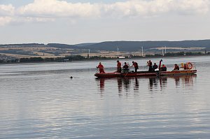Gemeinsame Übung am Stausee