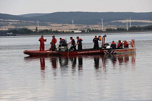 Gemeinsame Übung am Stausee