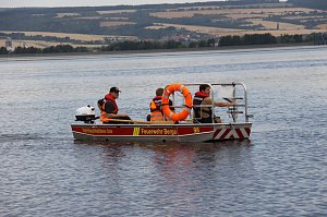 Gemeinsame Übung am Stausee