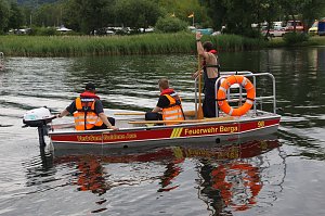 Gemeinsame Übung am Stausee