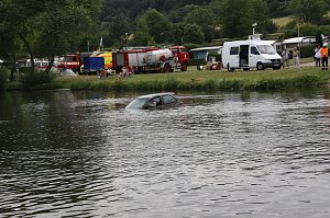 Gemeinsame Übung am Stausee