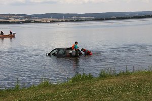Gemeinsame Übung am Stausee