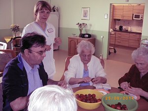 Erdbeeren und Fu&szlig;ball
