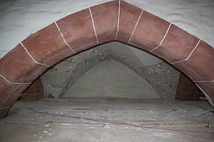 Im Innern eine Baustelle: Blasiikirche