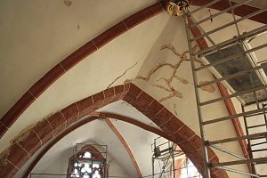 Im Innern eine Baustelle: Blasiikirche