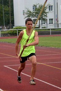 Stabhochsprung im Sommer