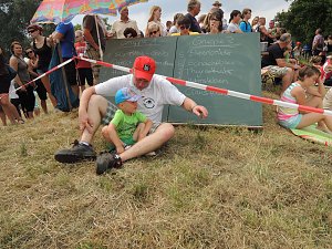Tauziehen &uuml;ber die Helme