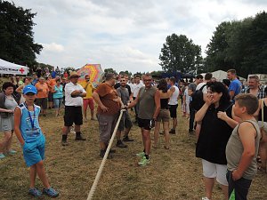 Tauziehen &uuml;ber die Helme