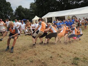 Tauziehen &uuml;ber die Helme
