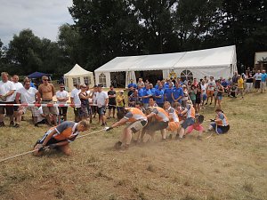 Tauziehen &uuml;ber die Helme