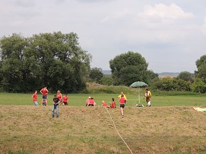 Tauziehen &uuml;ber die Helme