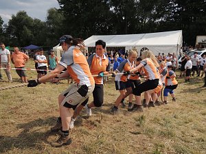 Tauziehen &uuml;ber die Helme