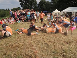 Tauziehen &uuml;ber die Helme