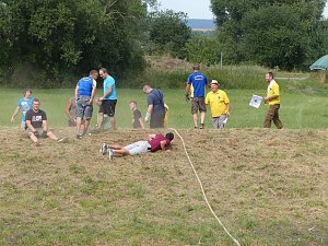 Tauziehen an der Helme