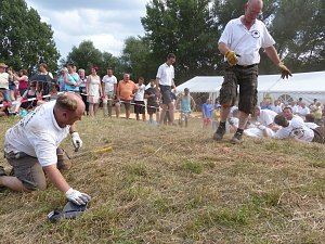 Tauziehen an der Helme
