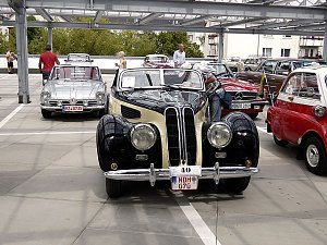 Oldtimer nach der Zuverl&auml;ssigkeitsfahrt