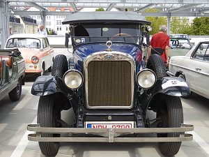 Oldtimer nach der Zuverl&auml;ssigkeitsfahrt