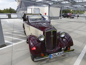 Oldtimer nach der Zuverl&auml;ssigkeitsfahrt