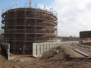 Stand der Dinge: Fermenter in den Boden eingelassen.