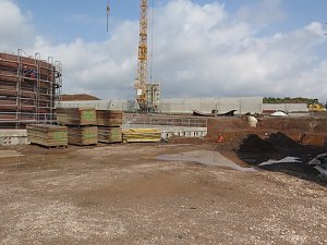 Stand der Dinge: Im Hintergrund die Silos