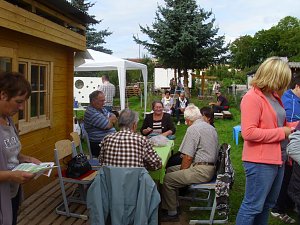 Spielenachmittag in Gartenanlage
