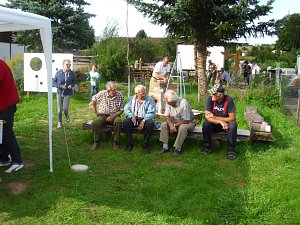 Spielenachmittag in Gartenanlage