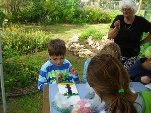 Spielenachmittag in Gartenanlage