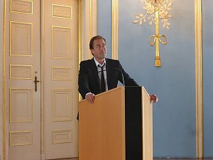 "Tiefgr&uuml;n bis zartbitter"