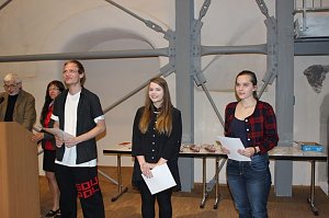 100 Werke der 8. JugendKunstBiennale