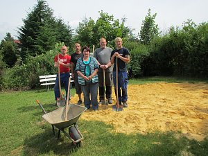 Gro&szlig; hilft Klein