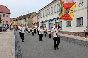 Hausm&auml;nner laden zum Bauernmarkt ein